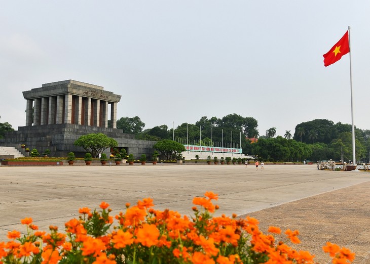 Ba Dinh square – where President Ho Chi Minh proclaimed independence of Vietnam  - ảnh 2