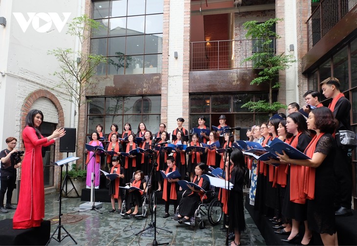 Diversity Choir transcends differences and inspires love - ảnh 2