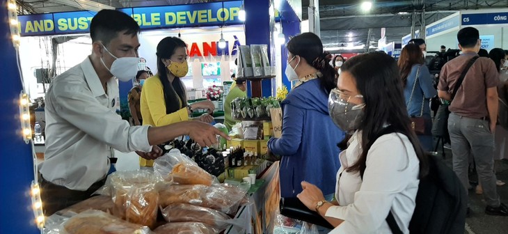 Trade of farm produce promoted on e-commerce platforms - ảnh 2