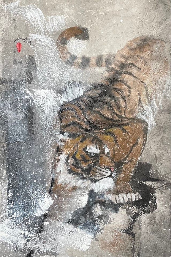 Lively paintings by Nguyen Doan Ninh to usher in Year of the Tiger - ảnh 14