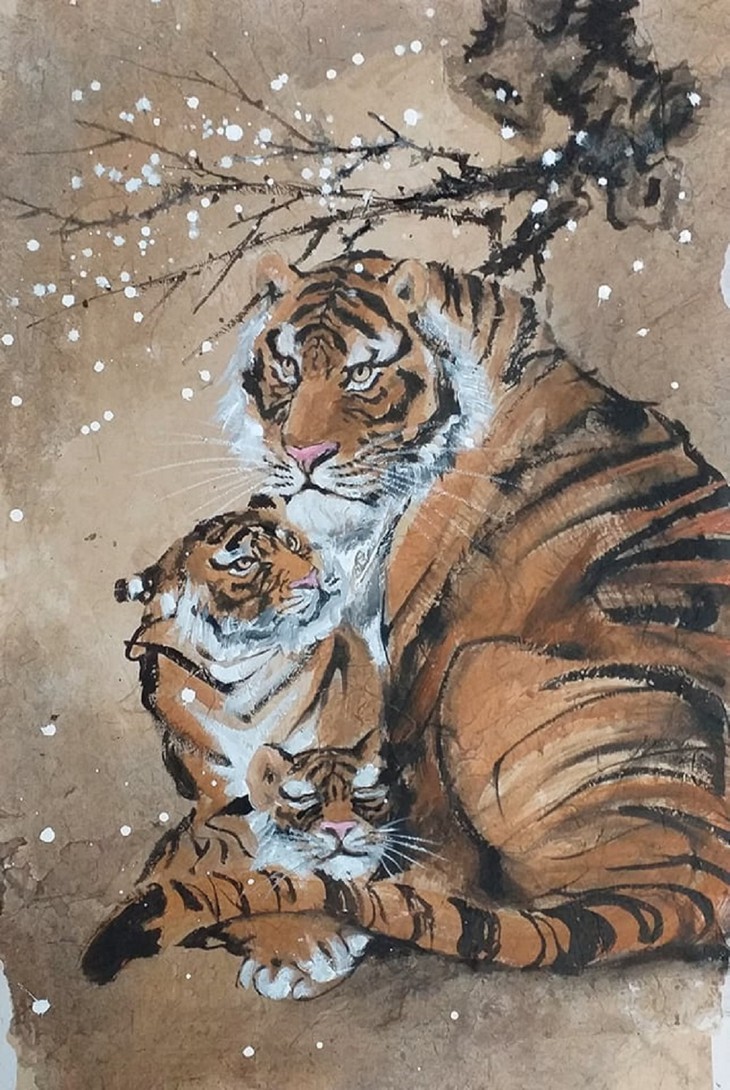 Lively paintings by Nguyen Doan Ninh to usher in Year of the Tiger - ảnh 1
