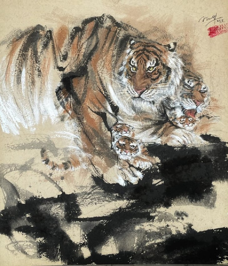 Lively paintings by Nguyen Doan Ninh to usher in Year of the Tiger - ảnh 7