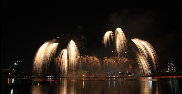 Eröffnungsfeier des internationalen Feuerwerkwettbewerbs in Da Nang - ảnh 1