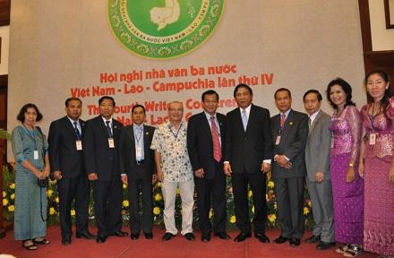 Konferenz für Schriftsteller aus Vietnam, Laos und Kambodscha - ảnh 1