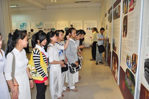 Ausstellung der Kulturschätze der drei Indochina-Länder in Tempelstadt My Son - ảnh 1