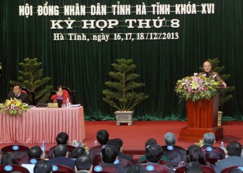 Parlamentspräsident Nguyen Sinh Hung tagt mit dem Volksrat in Ha Tinh - ảnh 1