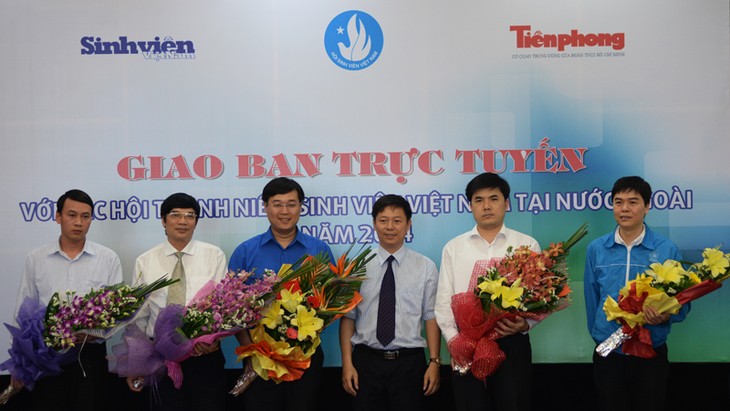 Studentenverband Vietnams führt Online-Sitzung mit vietnamesischen Studenten im Ausland durch - ảnh 1