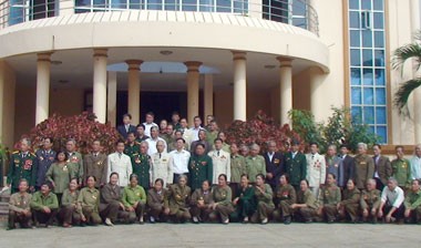 Staatspräsident Truong Tan Sang empfängt ehemalige Soldaten des Truong Son-Pfads - ảnh 1