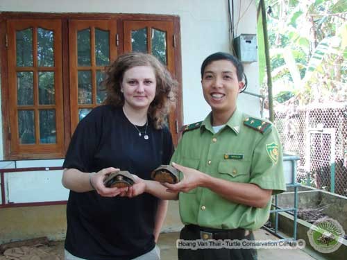 Sarah Wahl aus Deutschland kämpft für bedrohte vietnamesische Schildkröten - ảnh 1