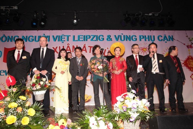 Vietnamesische Gemeinschaften weltweit begrüßen das Neujahrsfest Tet - ảnh 1