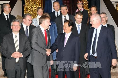 EU und Vietnam wollen Mitte dieses Jahres die FTA abschließen - ảnh 1