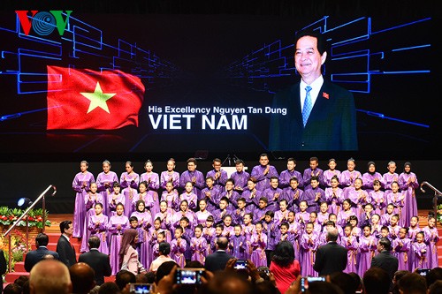 Premierminister Nguyen Tan Dung nimmt am 26. ASEAN-Gipfeltreffen teil - ảnh 1
