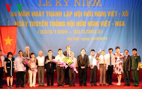 Feier zum 65. Jubiläum der vietnamesisch-russischen Freundschaftsgesellschaft - ảnh 1