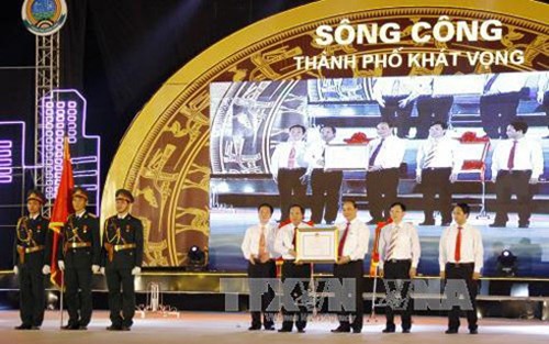 Veröffentlichung der Gründung der Stadt Song Cong in Thai Nguyen - ảnh 1