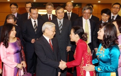 KPV-Generalsekretär trifft Botschafter und Leiter der vietnamesischen Vertretungen im Ausland - ảnh 1