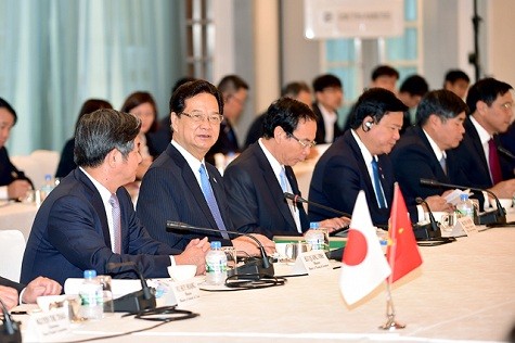 Premierminister Nguyen Tan Dung führt Gespräch mit japanischen Unternehmen - ảnh 1