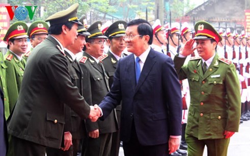Staatspräsident Truong Tan Sang trifft ehemalige Leiter der Volkspolizei - ảnh 1