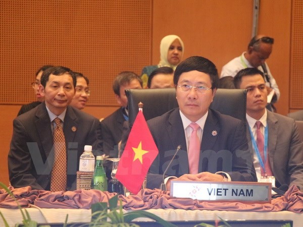 Vizepremiermnister Pham Binh Minh nimmt an Vorbereitungskonferenzen für 27. ASEAN-Gipfeltreffen teil - ảnh 1