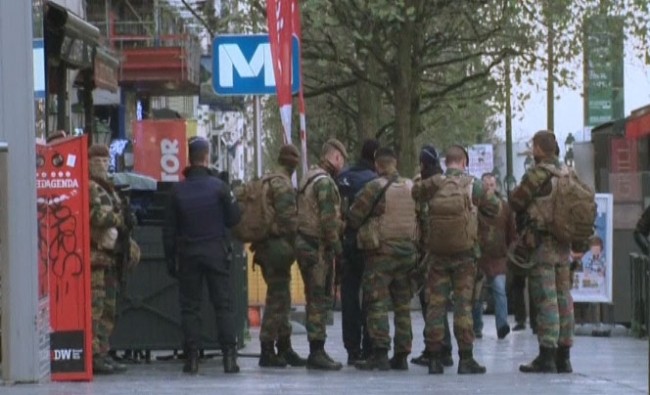 Frankreich und Belgien verstärken Razzien gegen Terroristen - ảnh 1