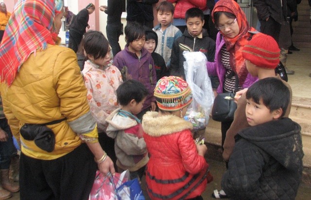 VOV5: Programm “Warmer Frühling im Grenzgebiet” in der Gemeinde Can Nong in der Provinz Cao Bang - ảnh 19