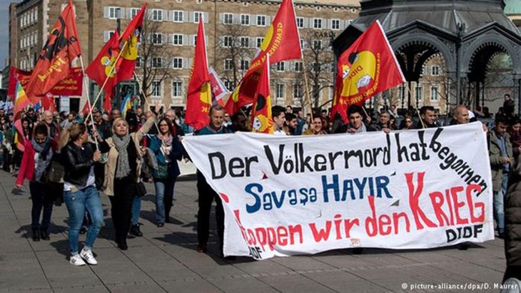 Große Demonstrationen in Deutschland gegen den Krieg - ảnh 1