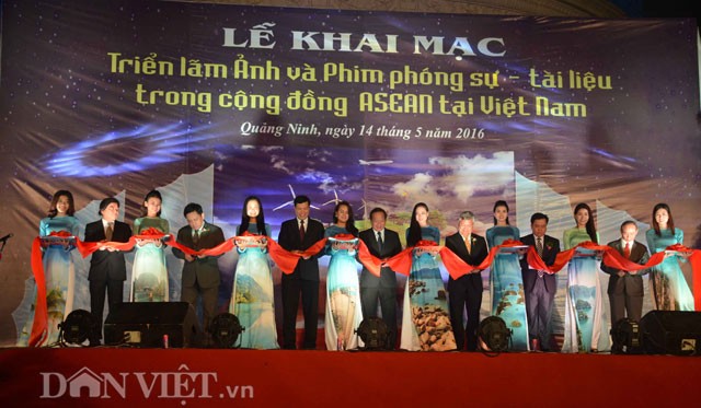 Ausstellung von Fotos und Dokumentarfilmen über ASEAN in Vietnam - ảnh 1