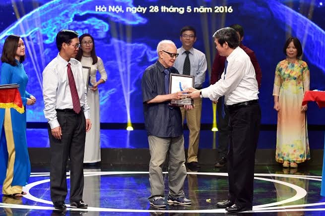 Verleihung des Nationalpreises für außenpolitische Information der Presse 2015 - ảnh 1