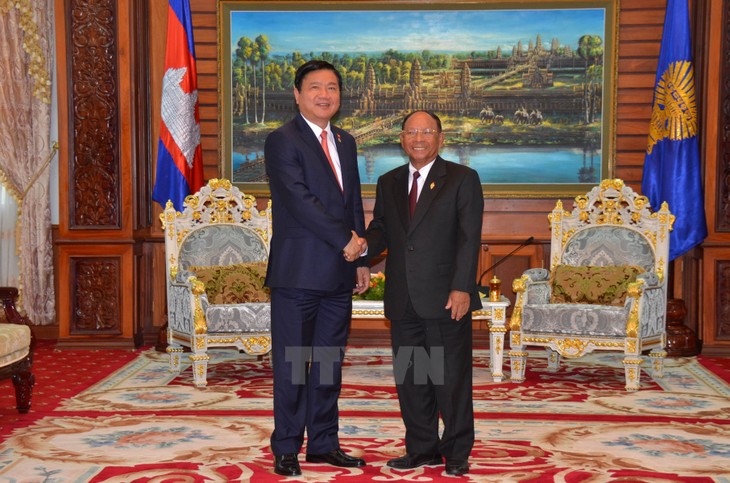 Spitzenpolitiker Kambodschas empfangen den Sekretär der Parteileitung von Ho Chi Minh Stadt - ảnh 1