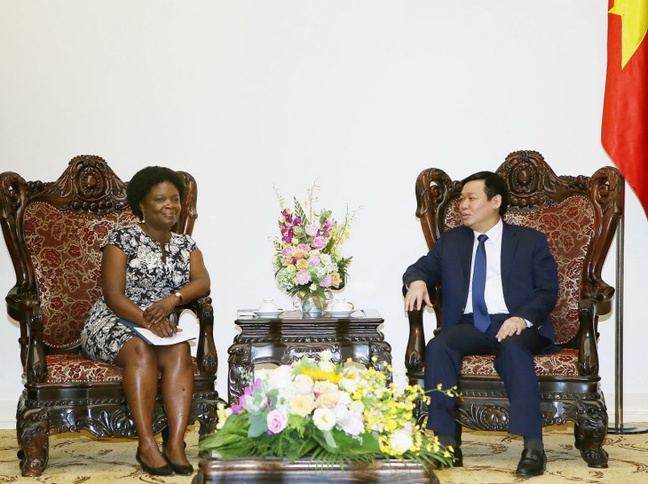 Vizepremierminister Vuong Dinh Hue trifft Vize-Präsidentin der Weltbank Victoria Kwakwa - ảnh 1