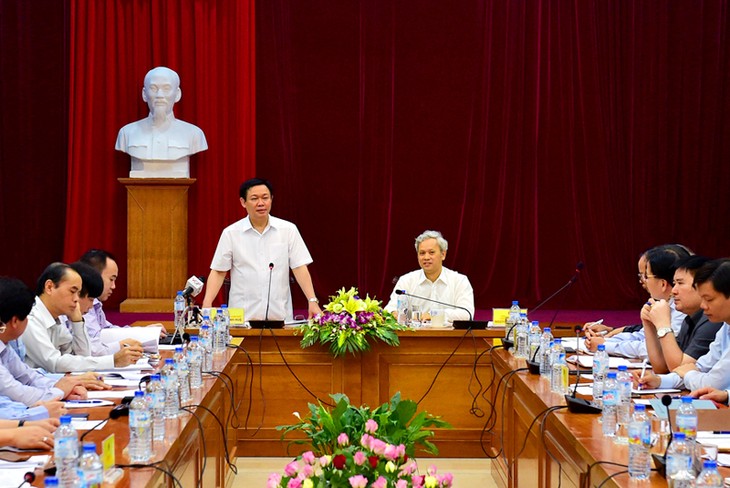 Vizepremierminister Vuong Dinh Hue tagt mit Generaldirektion für Statistik - ảnh 1