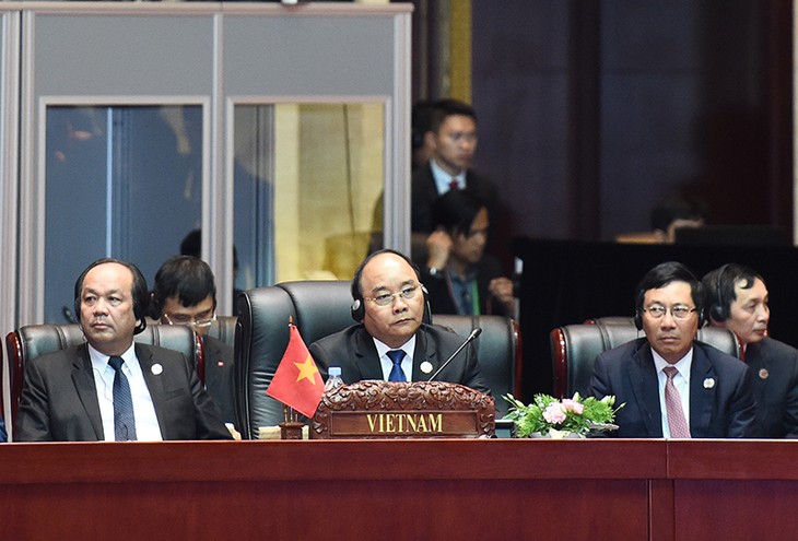 Premierminister beendet die Teilnahme an den 28. und 29. ASEAN-Gipfeltreffen in Vientiane - ảnh 1