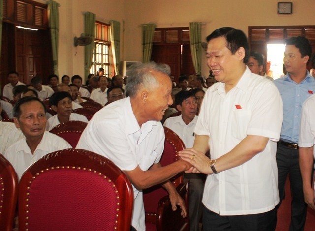 Vizepremierminister Vuong Dinh Hue trifft Wähler in Ha Tinh - ảnh 1