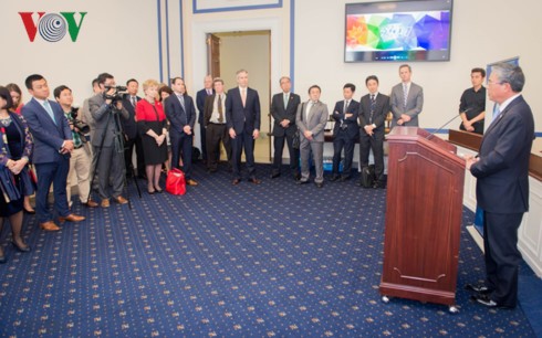  Präsentation der Abgeordnetengruppe im US-Repräsentantenhaus, die die APEC unterstützt - ảnh 1