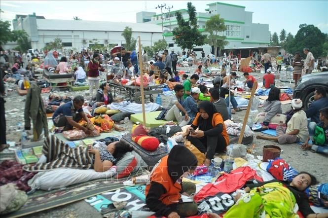 Indonesien verstärkt Rettungsarbeit nach Tsunami in Zentral-Sulawesi  - ảnh 1