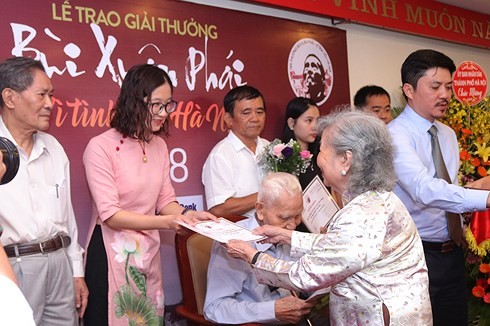 11. Auszeichnung des Preises “Bui Xuan Phai – Für die Liebe zu Hanoi” - ảnh 1