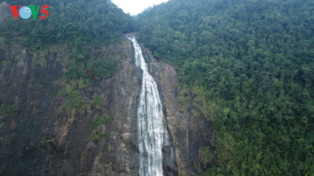 Eroberung der gefährlichen Abenteuerstraße Ngu Ho und des Wasserfalls Do Quyen - ảnh 12