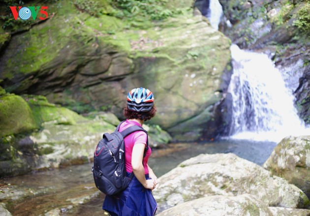 Eroberung der gefährlichen Abenteuerstraße Ngu Ho und des Wasserfalls Do Quyen - ảnh 6
