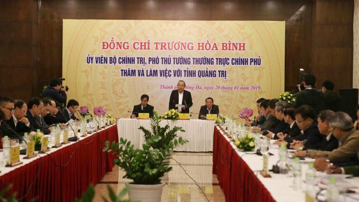 Tagung zwischen Vizepremierminister Truong Hoa Binh und der Leitung der Provinz Quang Tri - ảnh 1