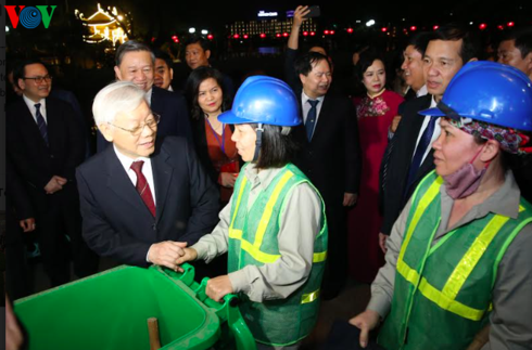 Silvesternacht: KPV-Generalsekretär Nguyen Phu Trong besucht einige Einheiten - ảnh 1
