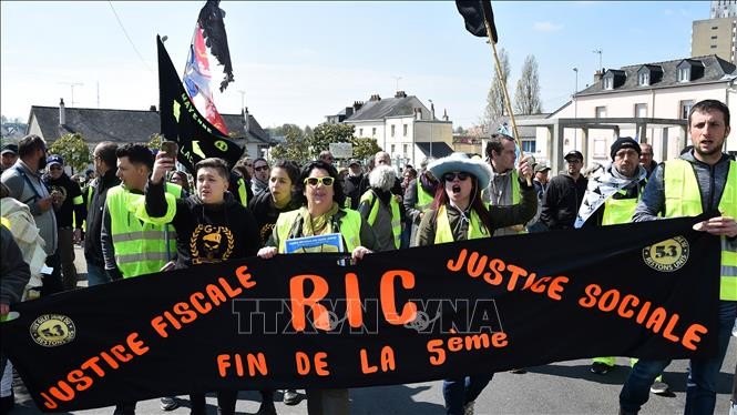 Frankreich: Die Gelbwesten demonstrieren weiterhin in vielen Städten - ảnh 1