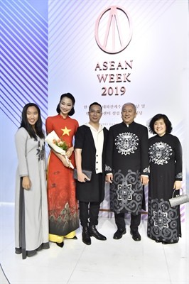 Eindruck der vietnamesischen Tracht Ao Dai bei der ASEAN-Woche 2019 - ảnh 1