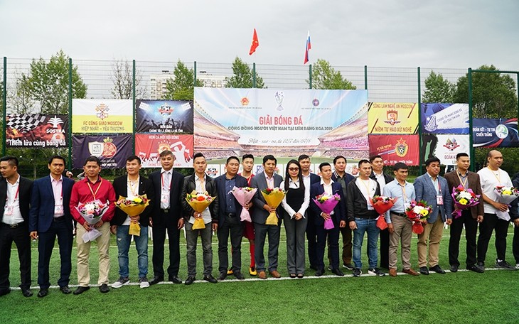 Eröffnung des Fußballturniers der vietnamesischen Gemeinschaft in Russland - ảnh 1