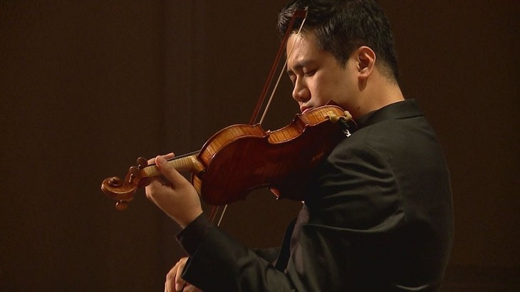 Violinist Bui Cong Duy spielt Concerto für Violine und das Orchester von Mendelssohn - ảnh 1