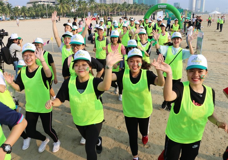 Marathon- und Staffellauf unter Motto „Für den Frieden der Kinder” in Da Nang - ảnh 1