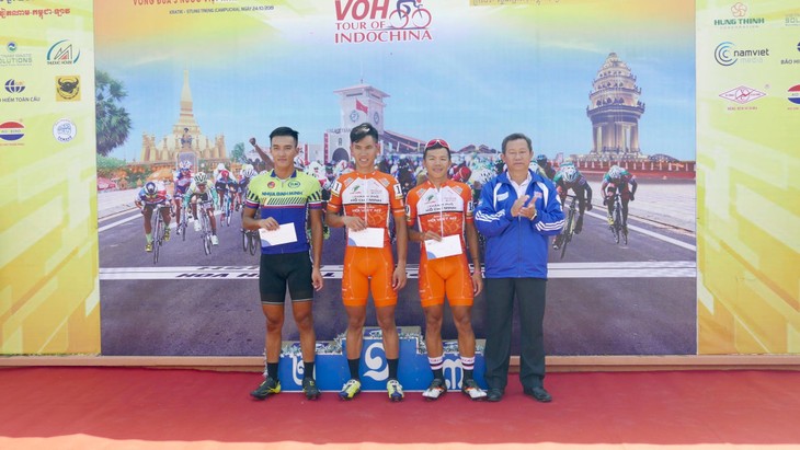 Fahrradrennen Nam Ky Khoi Nghia geht zum ersten Mal durch Phnom Penh - ảnh 1