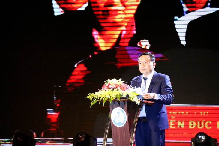 Premierminister Nguyen Xuan Phuc zu Gast bei Feier zum 120. Gründungstag des Kreises Dai Loc - ảnh 1