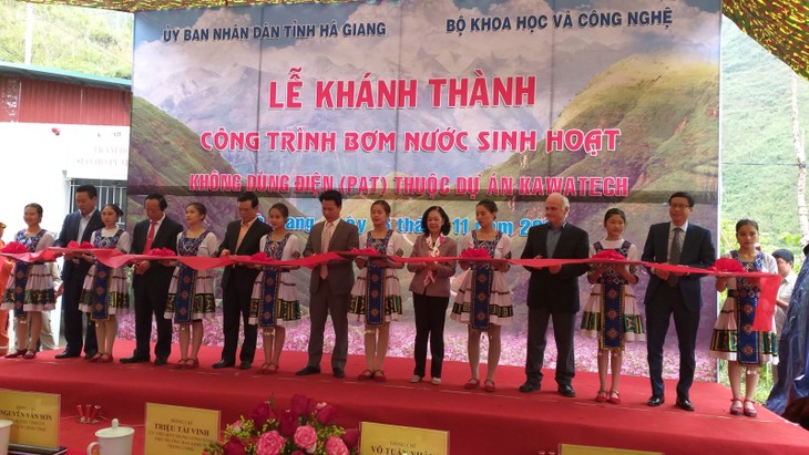 Rückblick auf Zusammenarbeit zwischen Vietnam und Deutschland in Wasserversorgung auf dem Kalkplateau Dong Van - ảnh 1