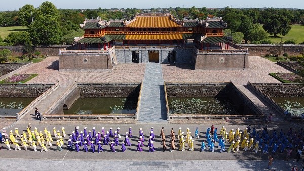 Thua Thien Hue zielt auf einen “Kaiserpalast von Ao dai” in Zentralvietnam - ảnh 1