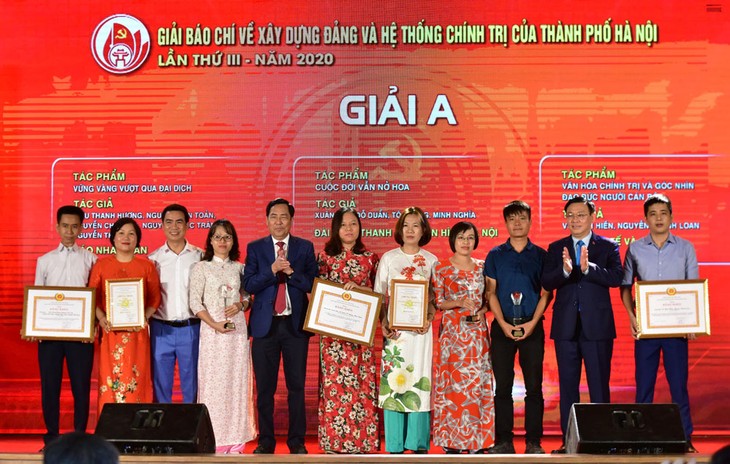 Auszeichnung für Pressewettbewerb über Kulturentwicklung und Förderung der zivilisierten Hanoier 2020 - ảnh 1