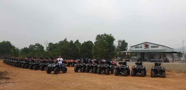 Erlebnis mit Motocross ATV durch den Wald in Dong Mo - ảnh 1